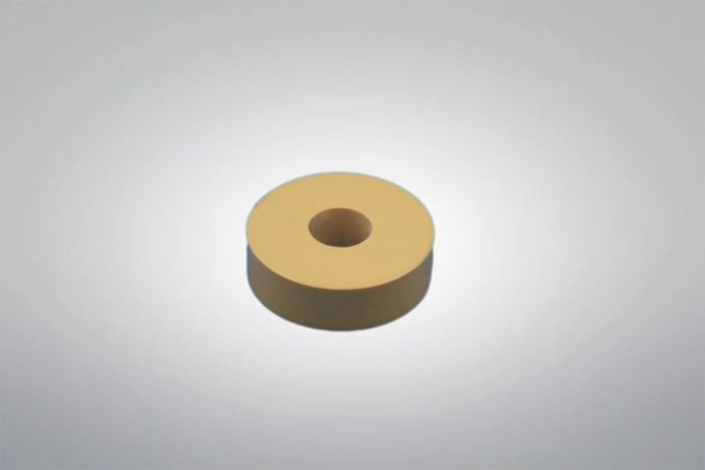Bague en zircone stabilisée à la magnésie