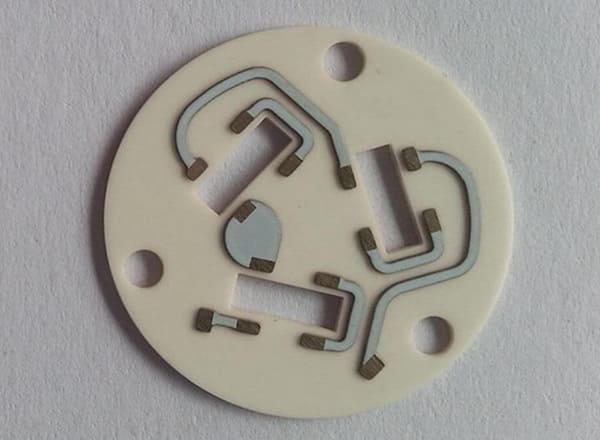 Die Dotierstoffe, die den elektrischen Widerstand von Aluminiumoxid beeinflussen