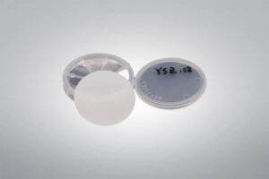 Yttriumoxid-stabilisiertes Zirkoniumdioxid-Kristallsubstrat
